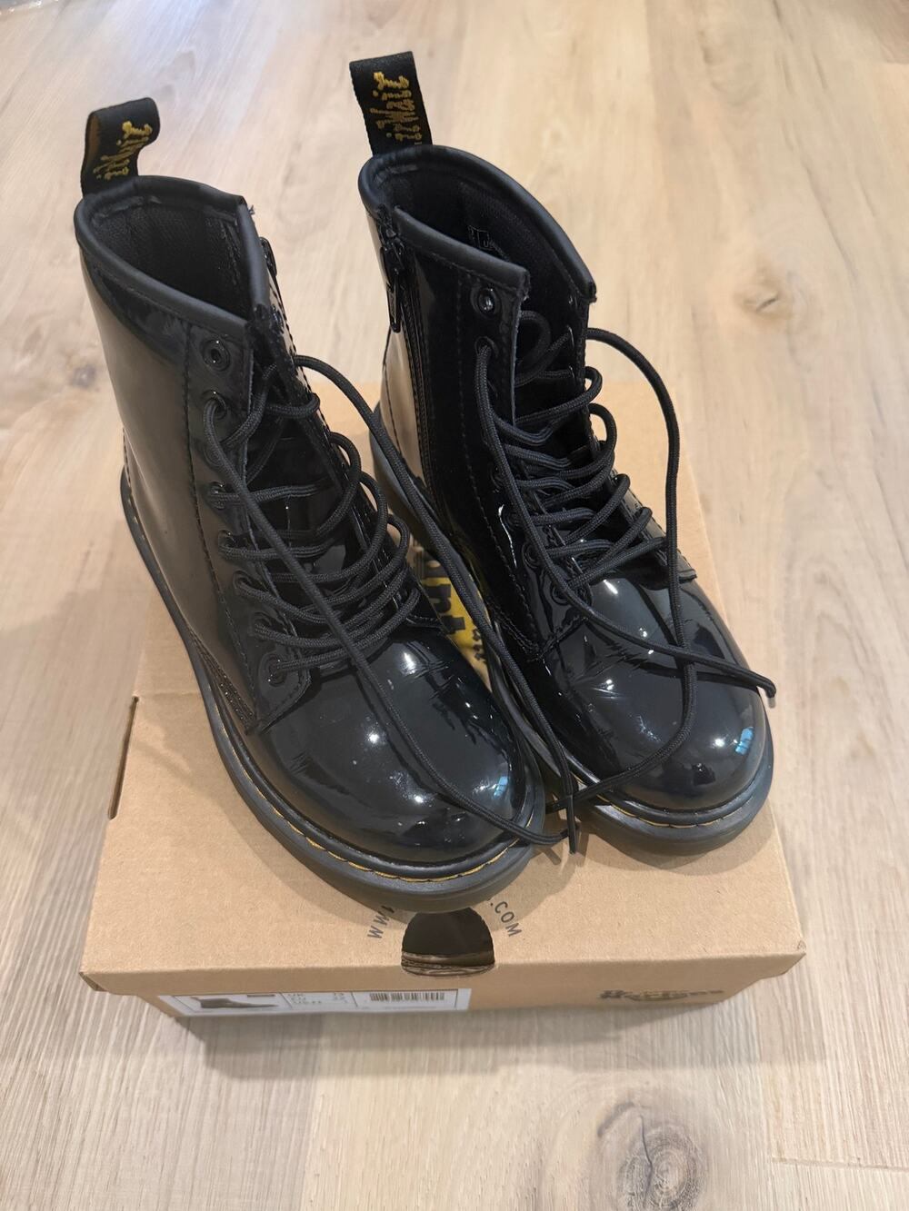 Dr. Martens Kids 1460 J Black Patent Leather Boots – US 1 / UK 13 / EU 32 – Box